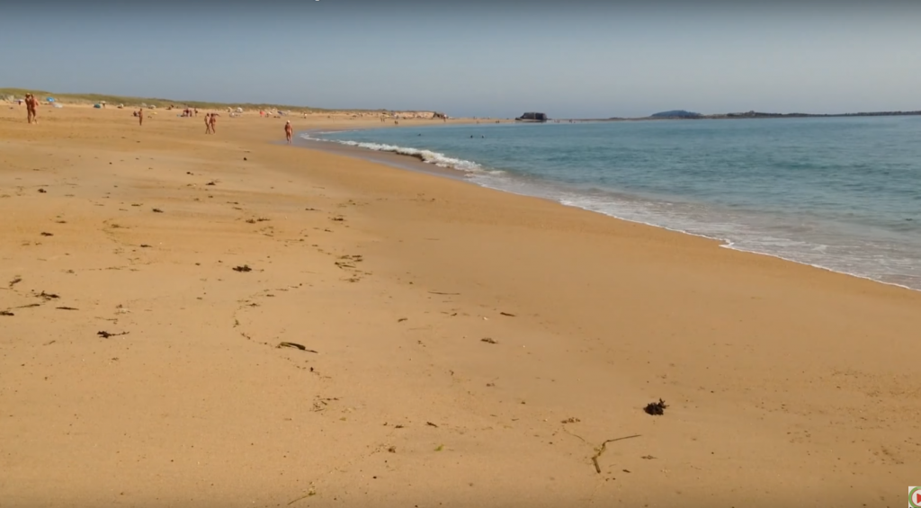 Erdeven: Naked Beach