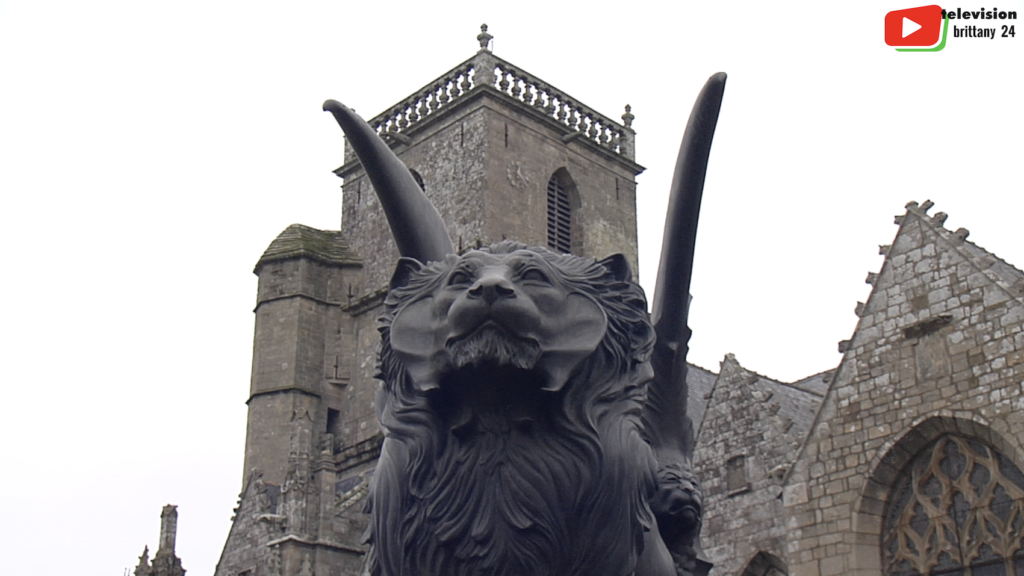 Brittany | Winged lion, giant Pope, Duke Lake in Ploërmel - Brittany 24 Television