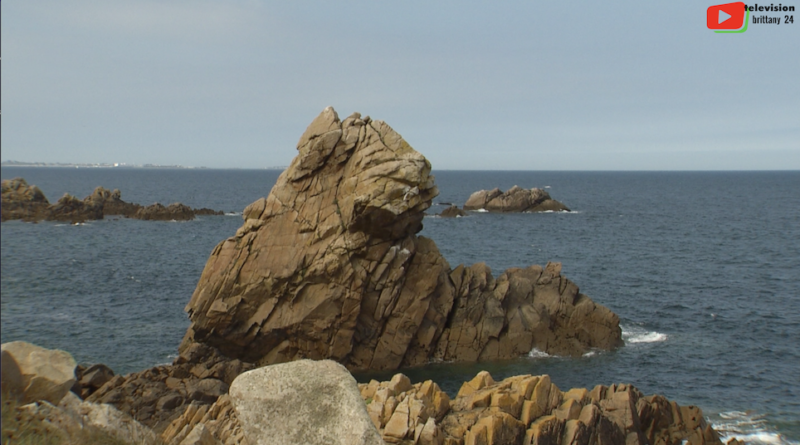 Brittany | The Unusual Rocks of Plougasnou | Brittany 24 Television
