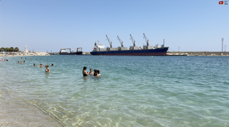 Andalucía | Garrucha Grandes Cargueros y Playa | España Bretaña Tele