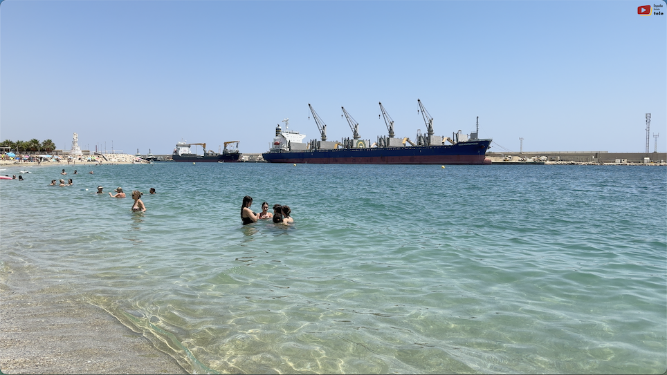 Andalucía | Garrucha Grandes Cargueros y Playa | España Bretaña Tele